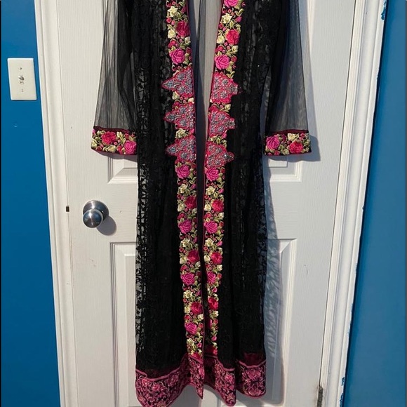 Gown - Picture 2 of 4